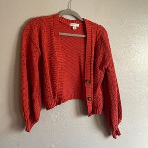 Orange knit cardigan 👏
